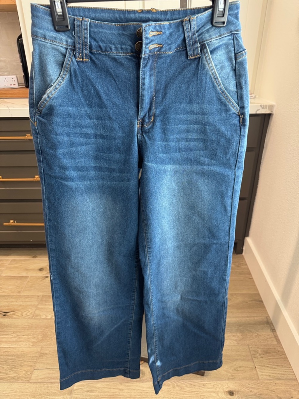 High-Rise Wide-Leg Women's Jeans in Medium Blue